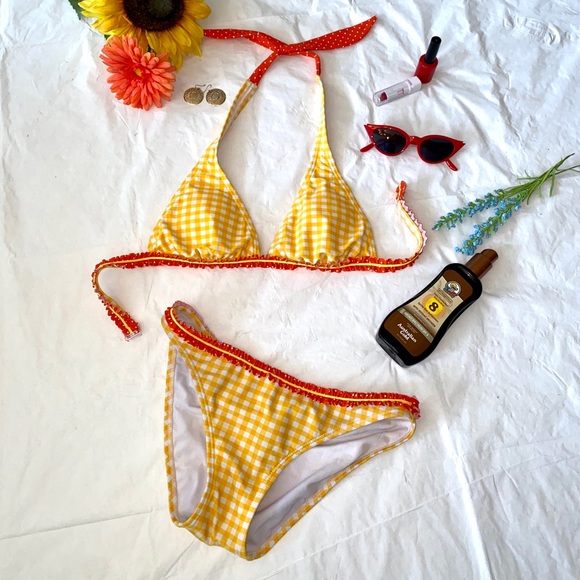 Bikini - Picture 1 of 4